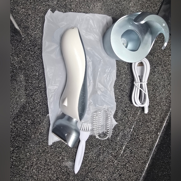 Women's Electric Razor - Picture 4 of 8